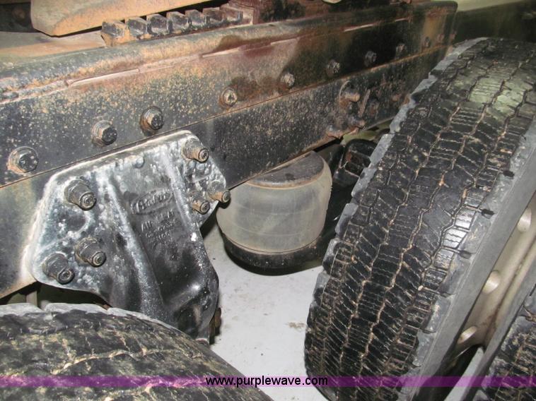 image for item B5305 1997 Peterbilt 379 semi truck