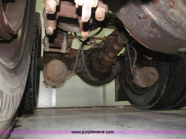 image for item B5305 1997 Peterbilt 379 semi truck