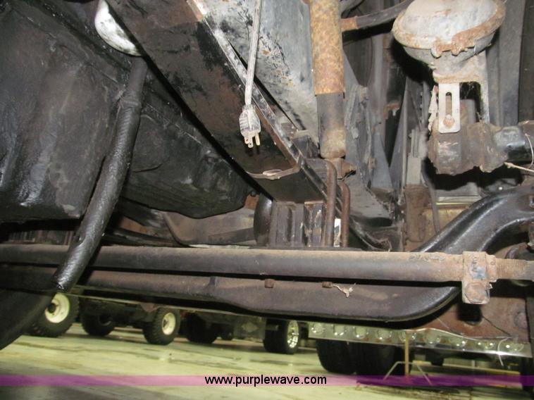 image for item B5305 1997 Peterbilt 379 semi truck