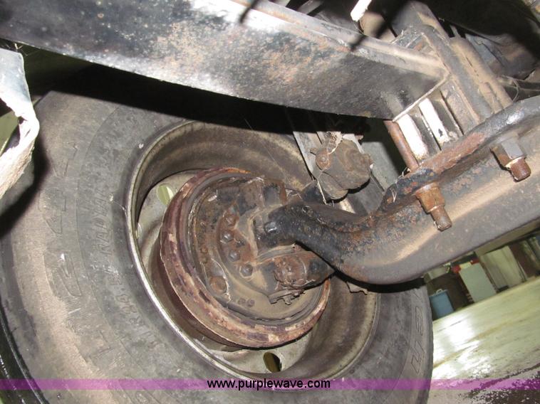 image for item B5305 1997 Peterbilt 379 semi truck