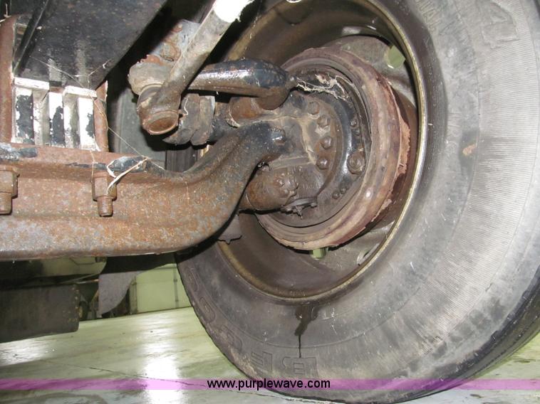 image for item B5305 1997 Peterbilt 379 semi truck