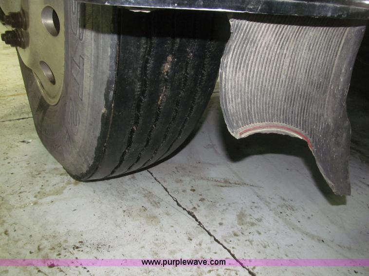 image for item B5305 1997 Peterbilt 379 semi truck