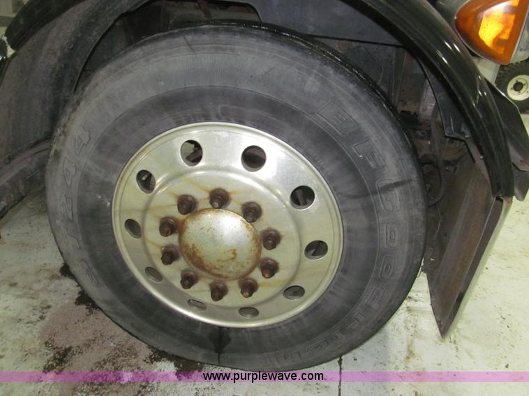 image for item B5305 1997 Peterbilt 379 semi truck