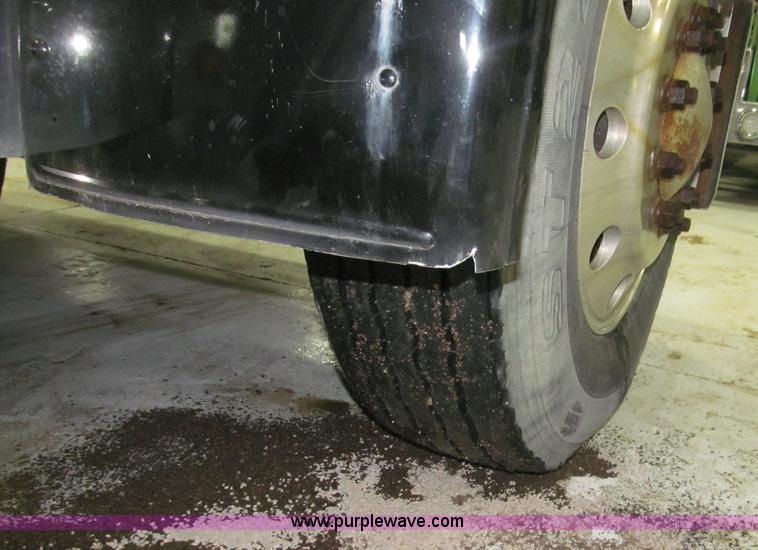 image for item B5305 1997 Peterbilt 379 semi truck