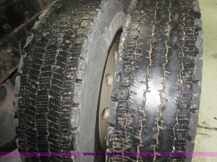 image for item B5305 1997 Peterbilt 379 semi truck