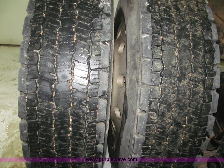 image for item B5305 1997 Peterbilt 379 semi truck