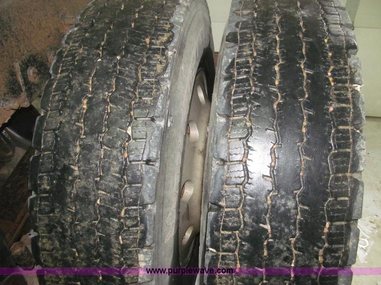 image for item B5305 1997 Peterbilt 379 semi truck