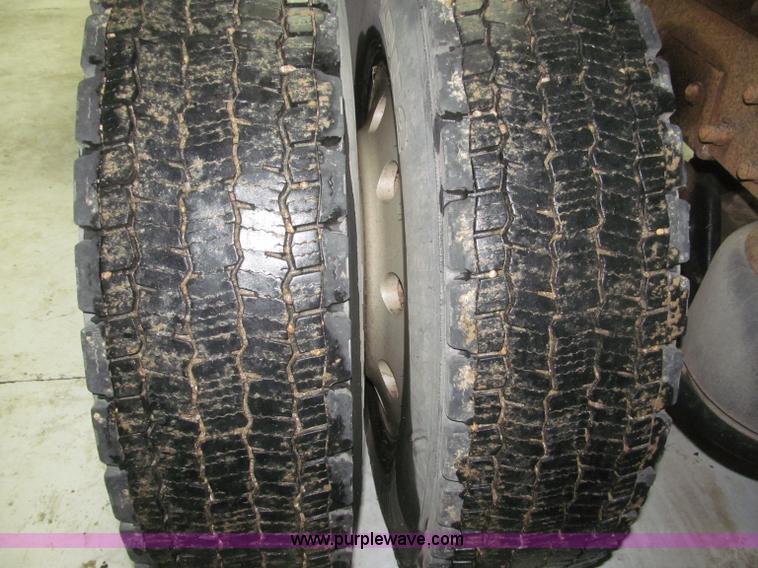 image for item B5305 1997 Peterbilt 379 semi truck