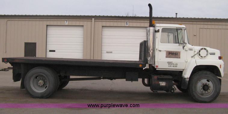 image for item B8449 1988 Ford L8000 flatbed truck