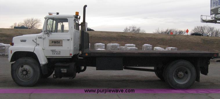 image for item B8449 1988 Ford L8000 flatbed truck