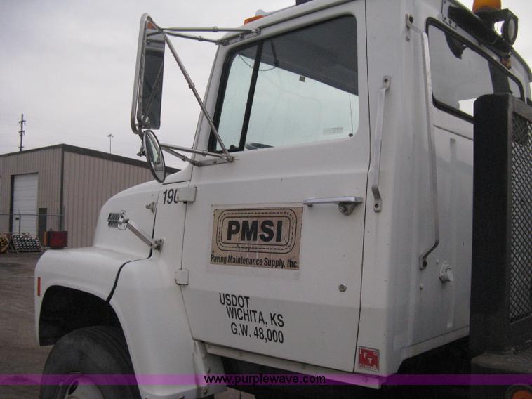 image for item B8449 1988 Ford L8000 flatbed truck