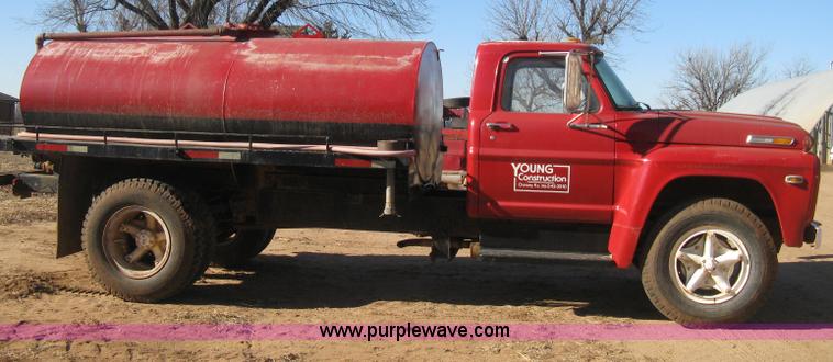 image for item B8450 1971 Ford F700 water truck