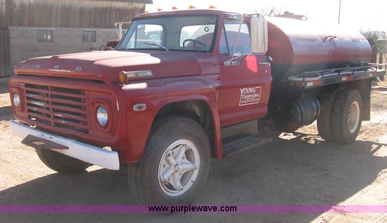 image for item B8450 1971 Ford F700 water truck