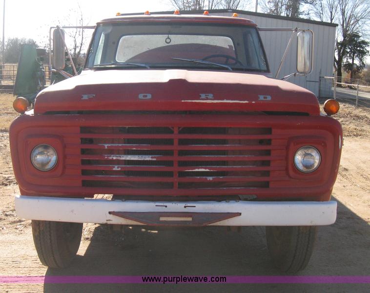 image for item B8450 1971 Ford F700 water truck