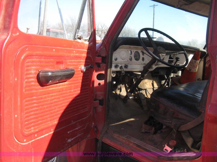 image for item B8450 1971 Ford F700 water truck
