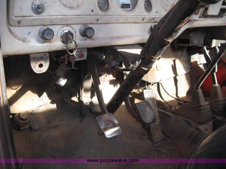 image for item B8450 1971 Ford F700 water truck
