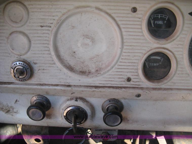 image for item B8450 1971 Ford F700 water truck