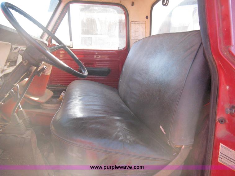 image for item B8450 1971 Ford F700 water truck