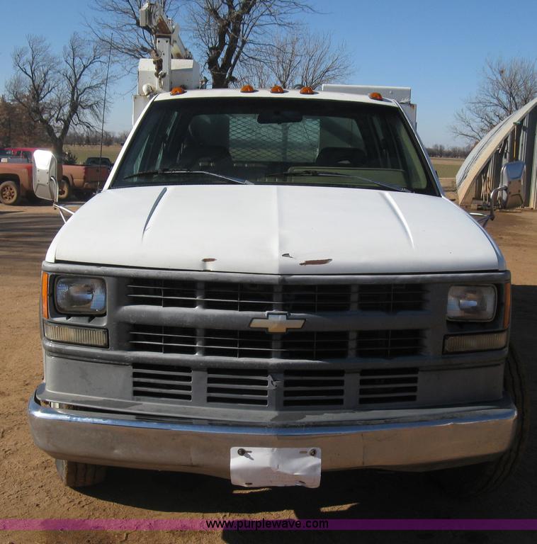 image for item B8452 1994 Chevrolet 3500 Crew Cab utility truck