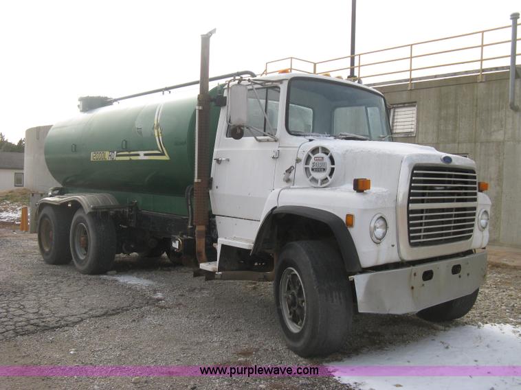 image for item B8458 1986 Ford 8000 sludge tanker truck