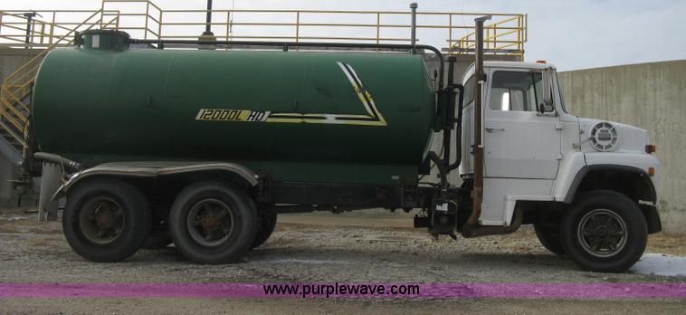image for item B8458 1986 Ford 8000 sludge tanker truck