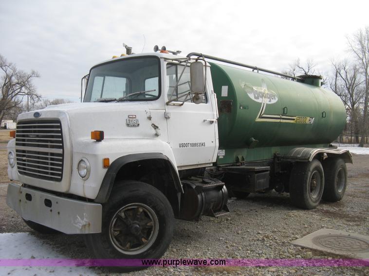 image for item B8458 1986 Ford 8000 sludge tanker truck