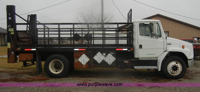 image for item D4561 2002 Freightliner FL70