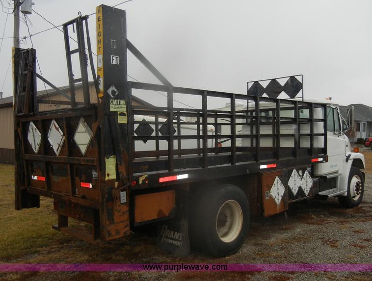 image for item D4561 2002 Freightliner FL70