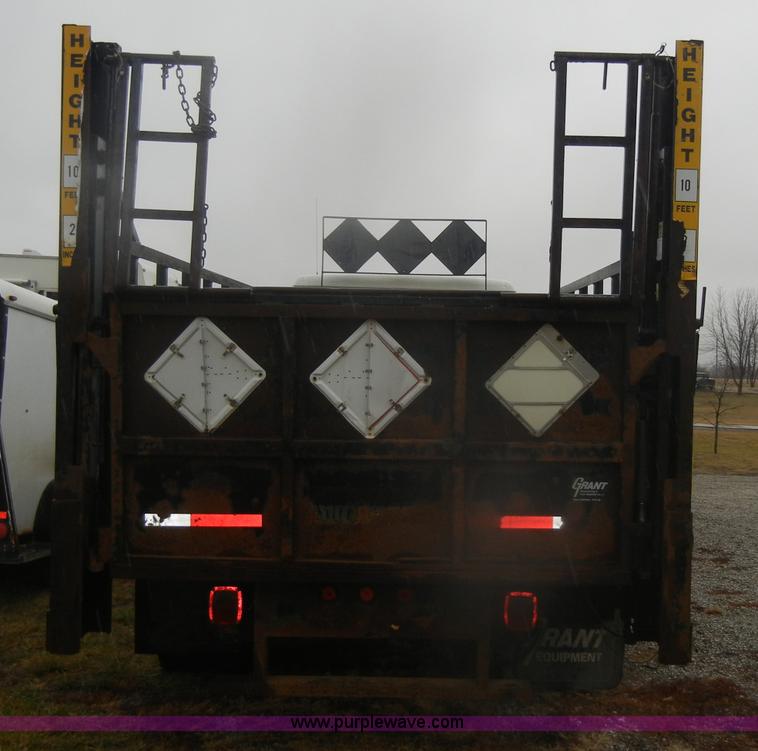 image for item D4561 2002 Freightliner FL70