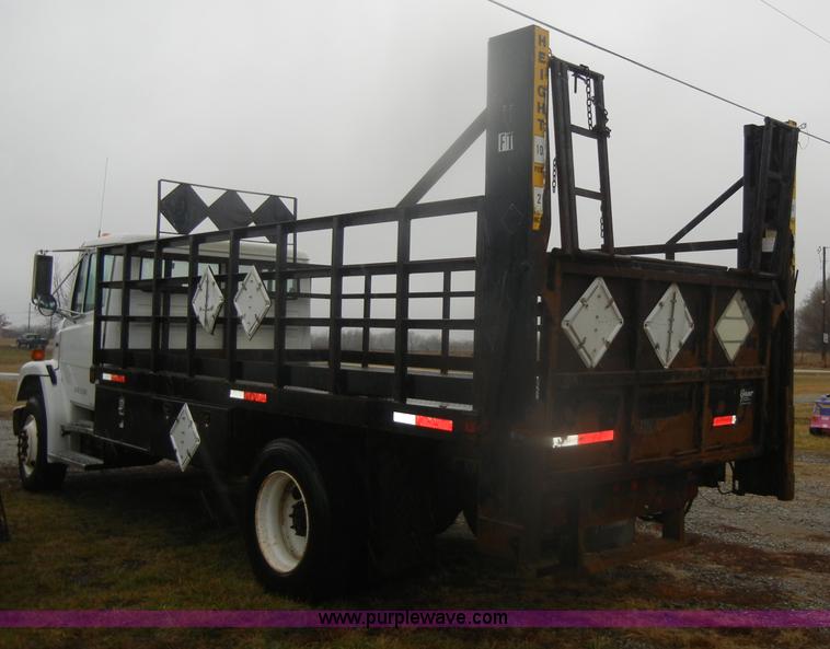 image for item D4561 2002 Freightliner FL70