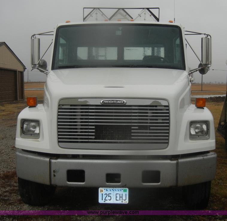 image for item D4561 2002 Freightliner FL70