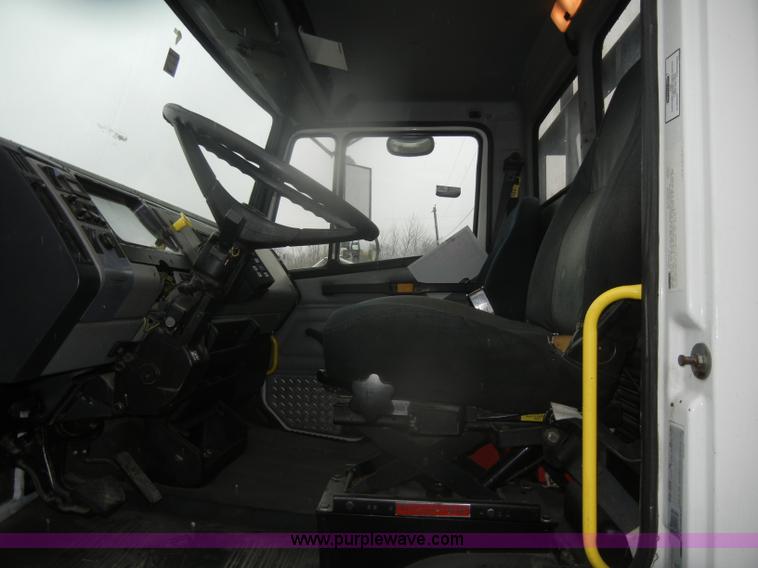 image for item D4561 2002 Freightliner FL70