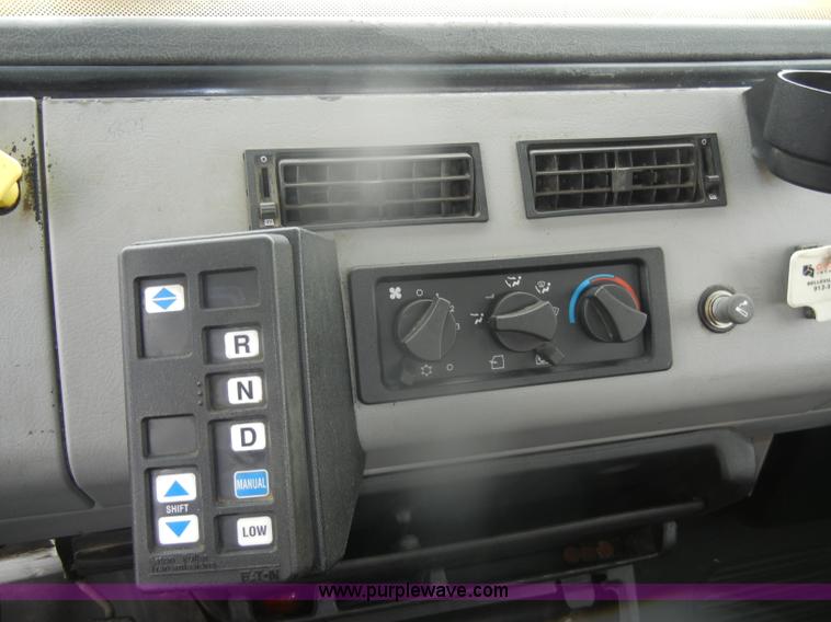 image for item D4561 2002 Freightliner FL70