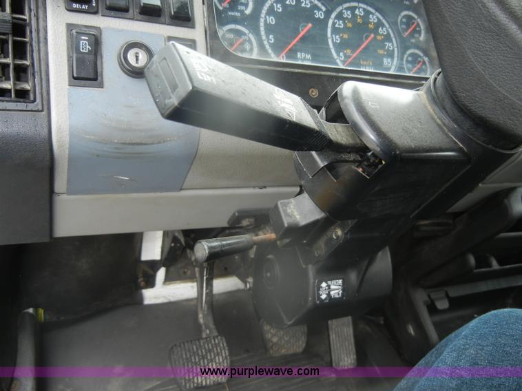 image for item D4561 2002 Freightliner FL70