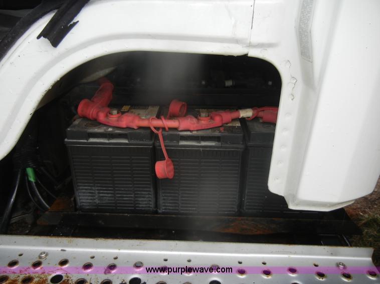 image for item D4561 2002 Freightliner FL70