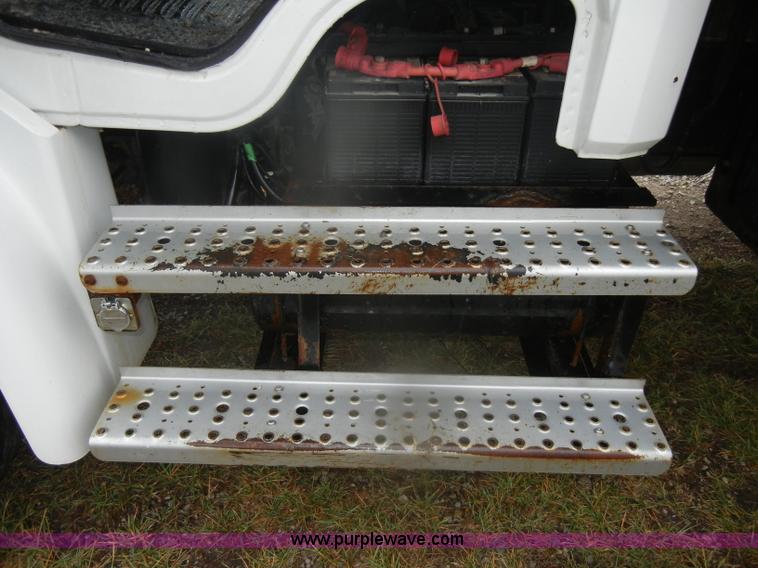 image for item D4561 2002 Freightliner FL70