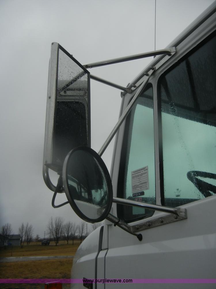 image for item D4561 2002 Freightliner FL70