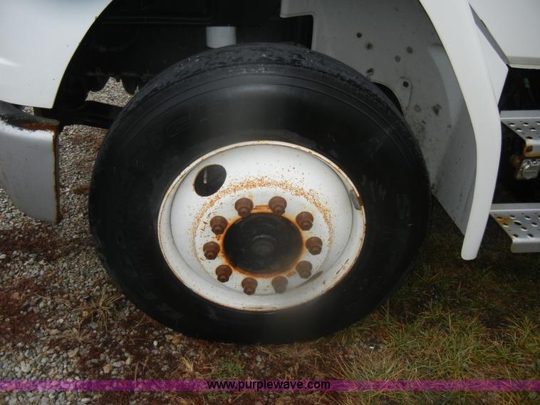 image for item D4561 2002 Freightliner FL70