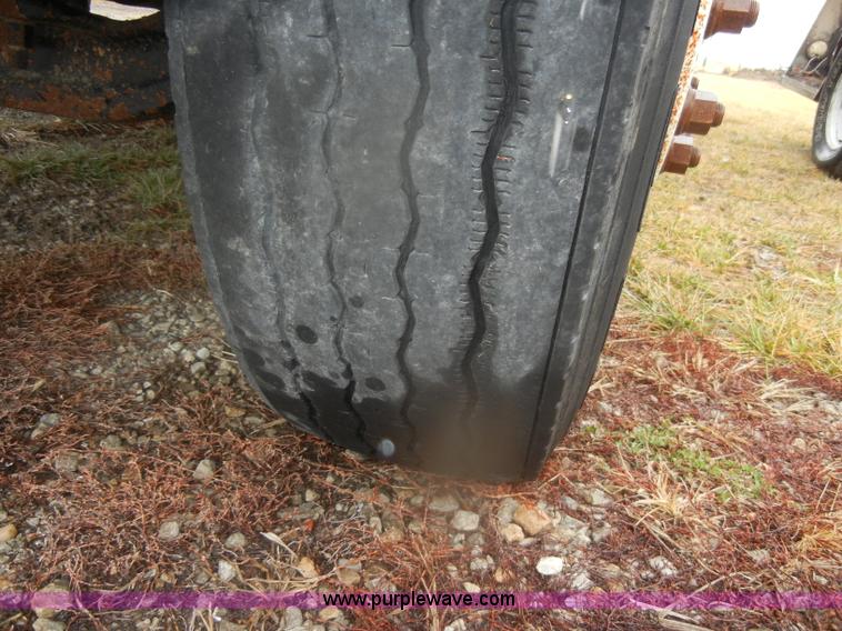 image for item D4561 2002 Freightliner FL70