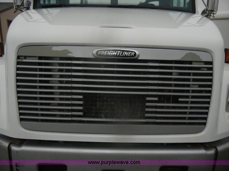 image for item D4561 2002 Freightliner FL70