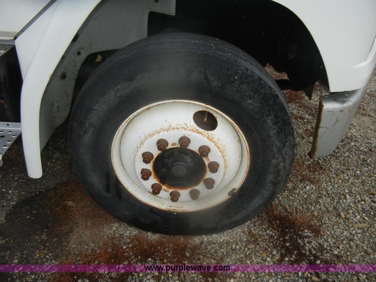 image for item D4561 2002 Freightliner FL70