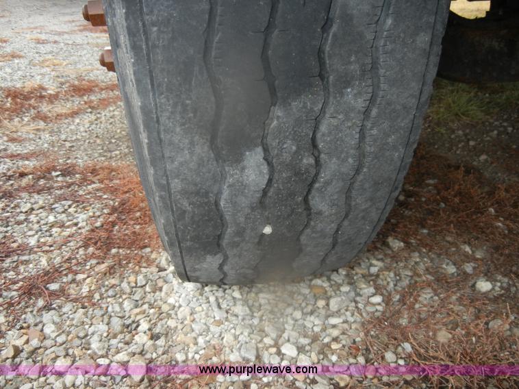 image for item D4561 2002 Freightliner FL70