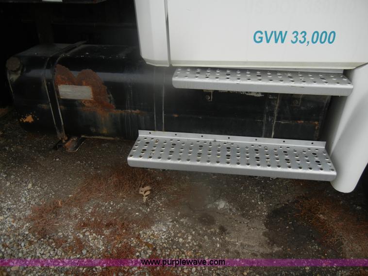 image for item D4561 2002 Freightliner FL70
