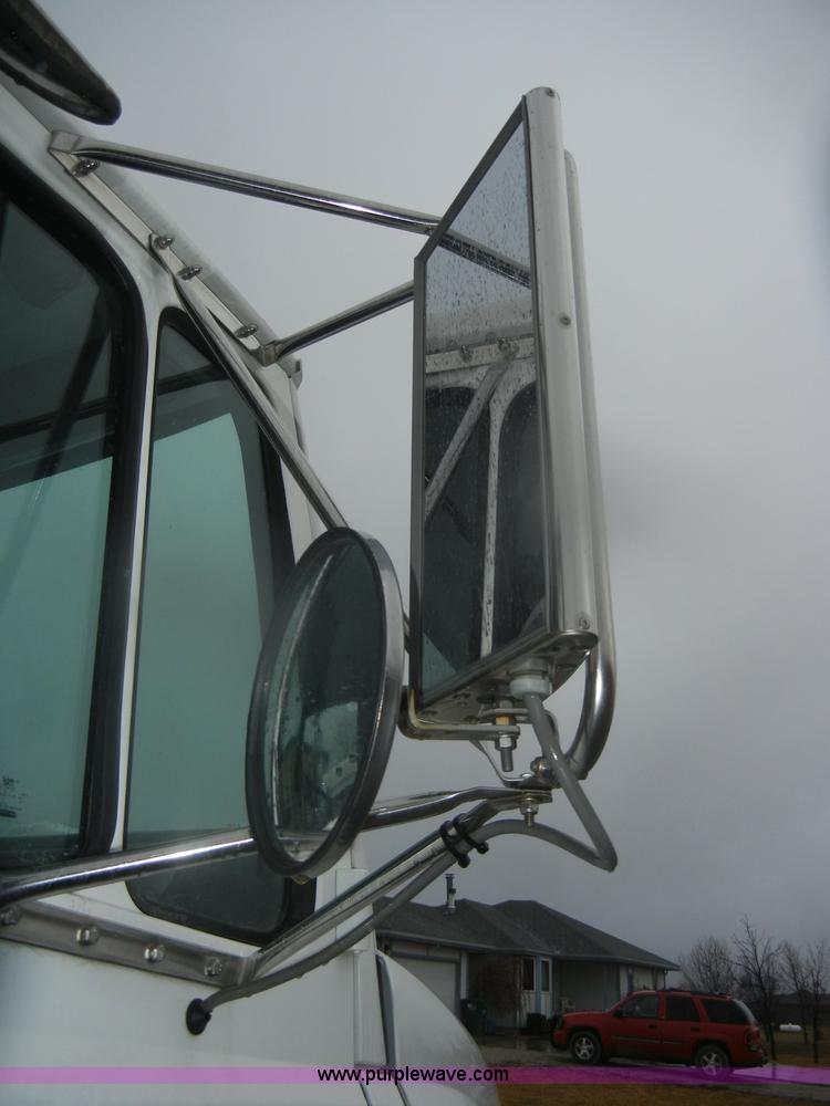 image for item D4561 2002 Freightliner FL70