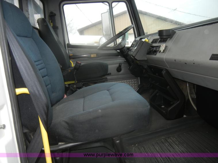image for item D4561 2002 Freightliner FL70