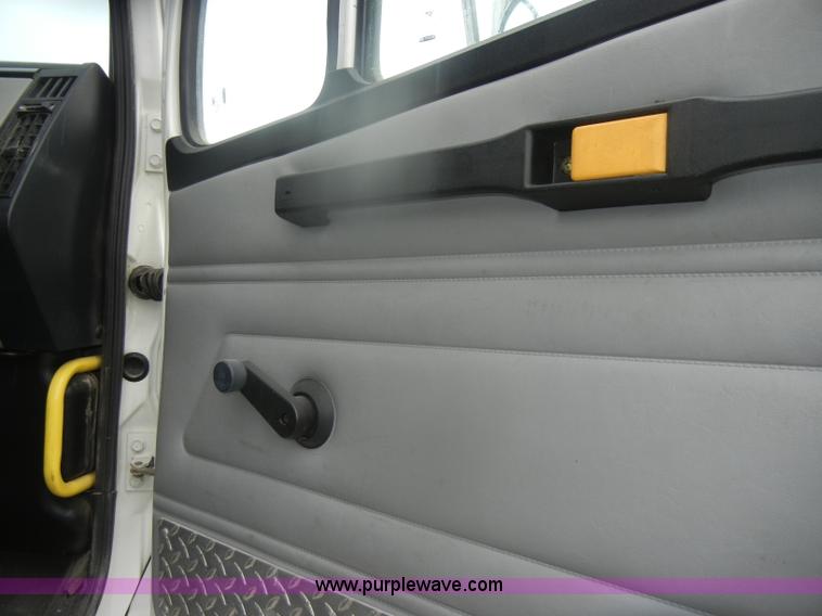 image for item D4561 2002 Freightliner FL70