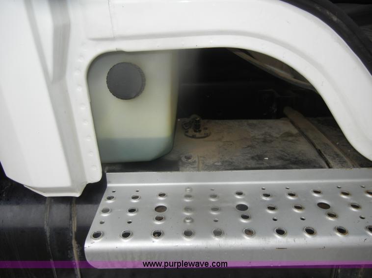 image for item D4561 2002 Freightliner FL70