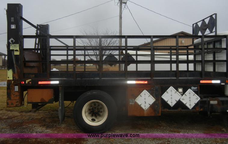 image for item D4561 2002 Freightliner FL70