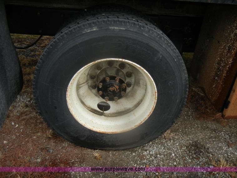 image for item D4561 2002 Freightliner FL70