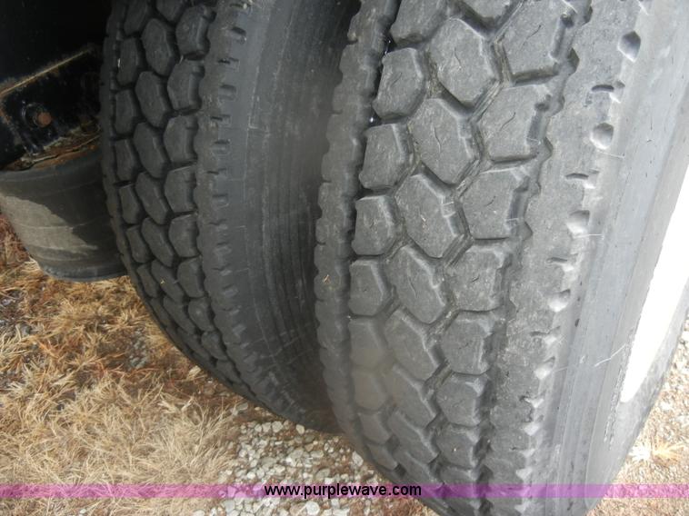 image for item D4561 2002 Freightliner FL70